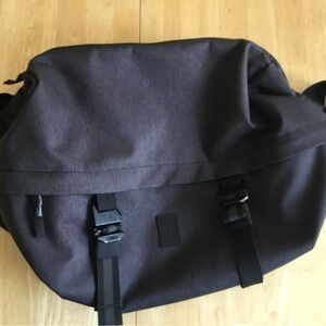 Chrome industries vale sling bag
